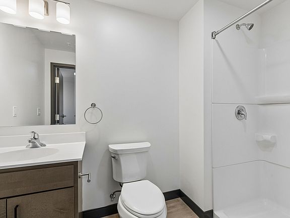3rd image of 411 Mulberry St #413