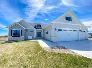 1906 Grand Arbor Cir, Brookings, SD 57006