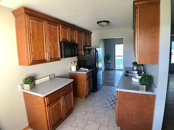 2nd image of 1053 Lincoln Dr