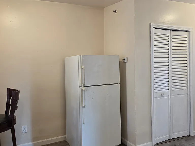 Eat-in-Kitchen