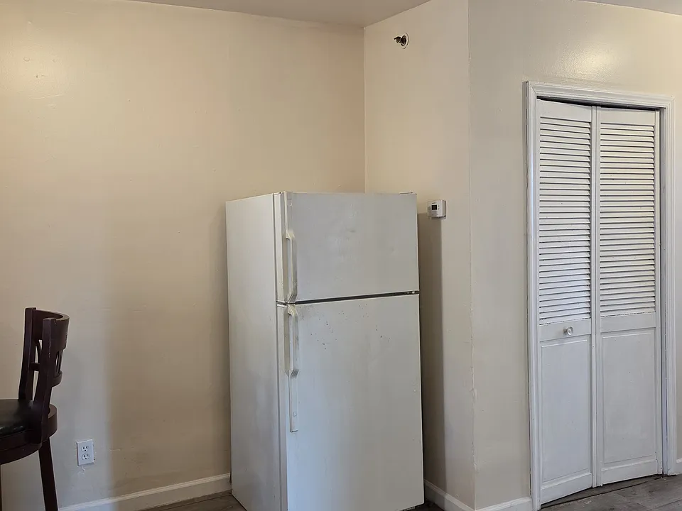 Eat-in-Kitchen