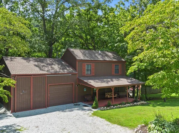 389 Clear Lake Dr, Jacksboro, TN 37757
