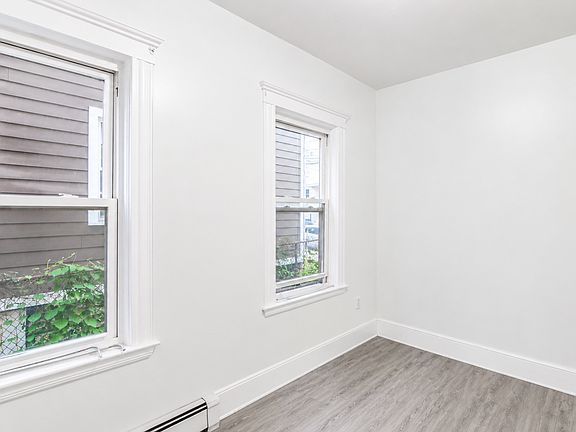 3rd image of 172 Hichborn St #1