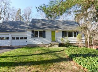 7 Skidmore Ln, Sandy Hook, CT 06482