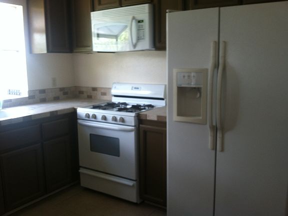 2nd image of 2225 Holly Pl