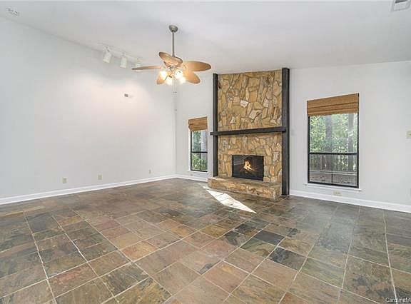 4th image of 200 Vista Grande Cres