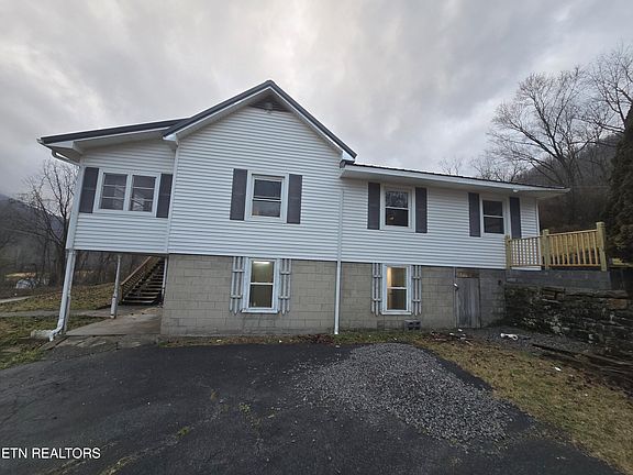 4th image of 1533 Dawson Ave W