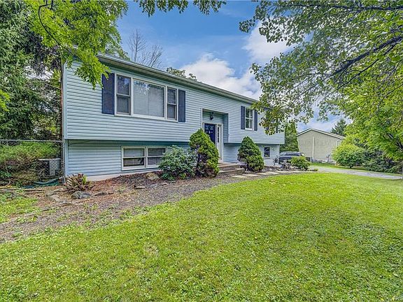 3rd image of 7 Vermont Dr