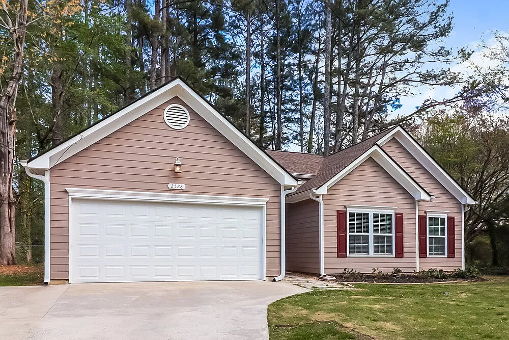 3 bed, 2.0 bath, 1328 sqft, $1,985 — Photo 2
