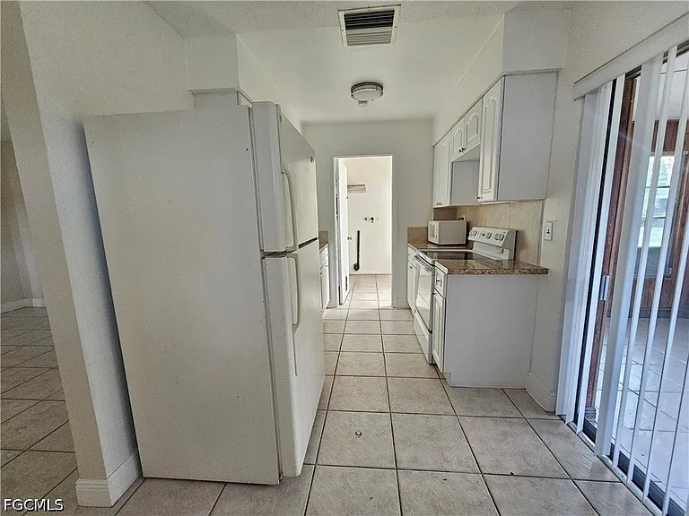 423 Morgan Cir S — Photo 7