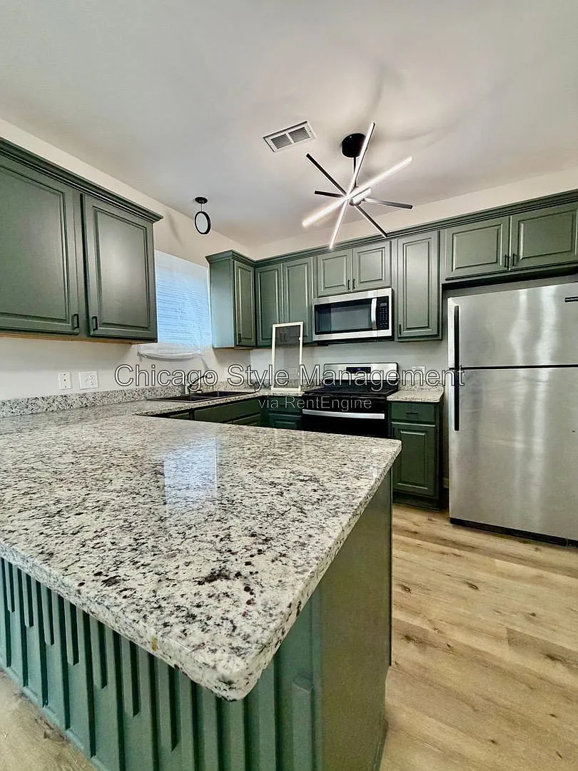 3 bed, 2.0 bath, 1500 sqft, $2,250 — Photo 2