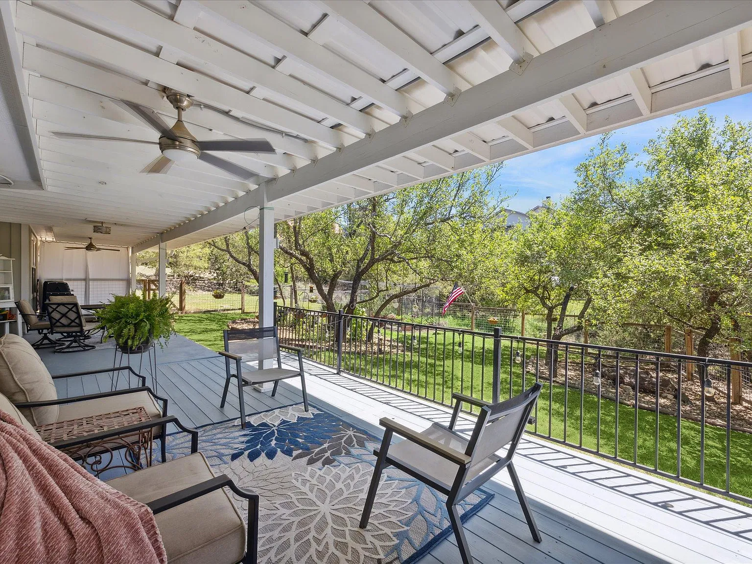 4 bed, 2.0 bath, 1848 sqft, $4,000 — Photo 2