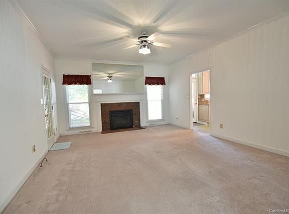 4th image of 2871 Oakhurst Dr