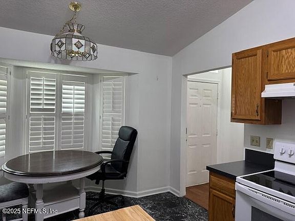 4th image of 553 SE 42 Street