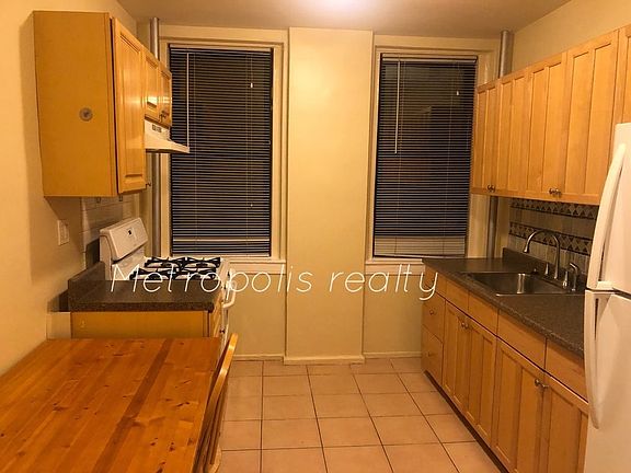 3rd image of 2406 29th St APT 1