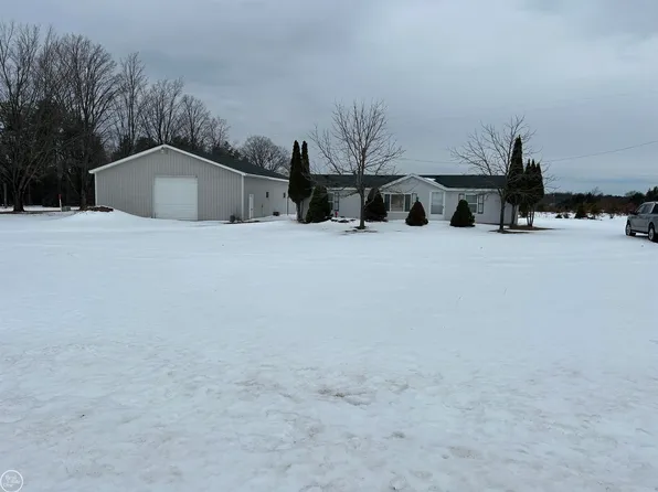 1009 Old M37 Hwy, Mesick, MI 49668