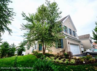 8 Inwood Dr, Manalapan, NJ 07726