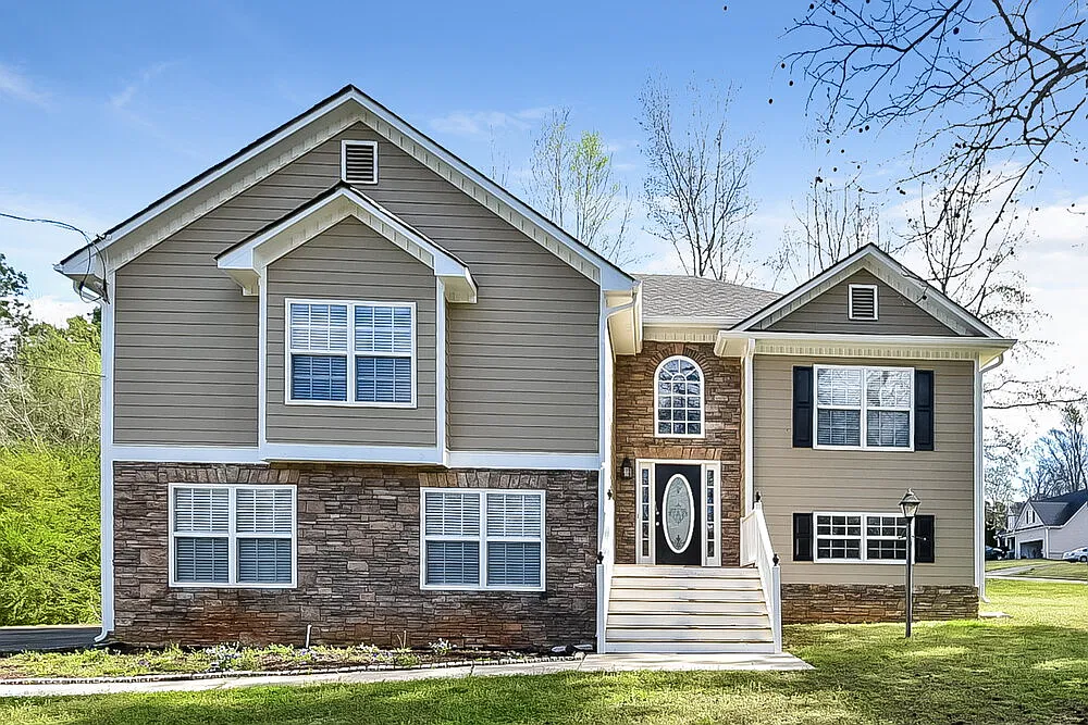 4 bed, 3.0 bath, 2142 sqft, $2,215 — Photo 1