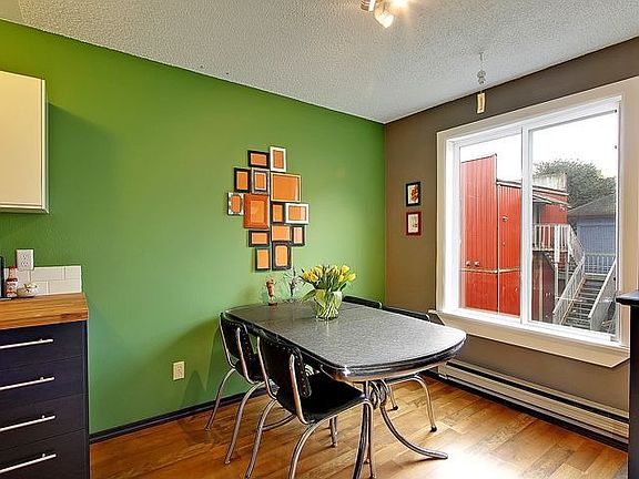 Spacious Dining Area