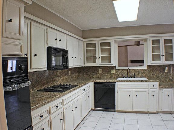 Kitchen - double oven!