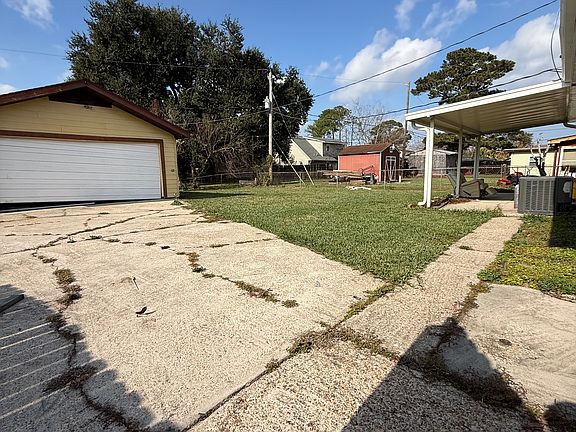 3rd image of 692 Newport Cir