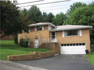 724 Locust St, Greensburg, PA