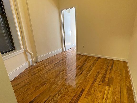 2nd image of 238 E 89th St