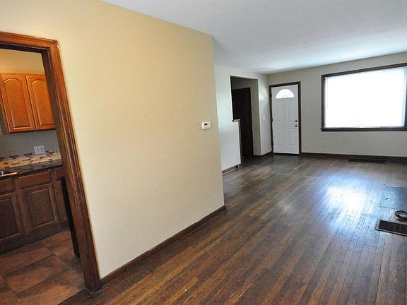 2nd image of 213 E Hudson St #213