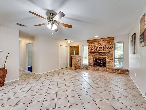 5th image of 2109 Barton Dr