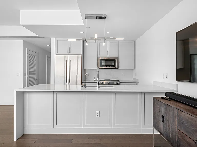 800 Avenue At Port Imperial #914 — Photo 15