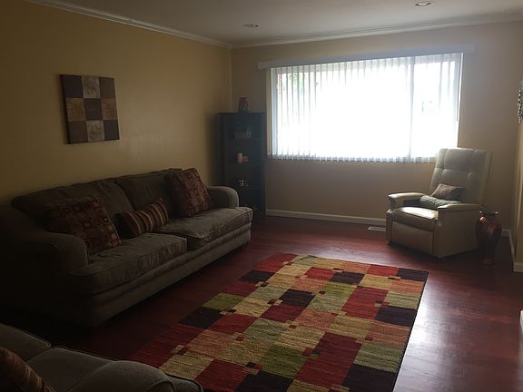 2nd image of 31542 Beechwood Dr