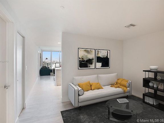 2nd image of 16385 Biscayne Blvd Unit 2102