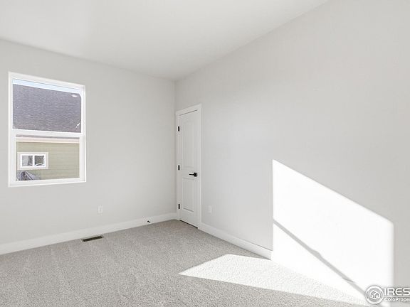 4th image of 105 7 Ave