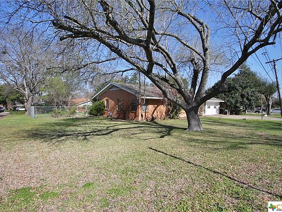 3rd image of 3206 Meadow Oaks Dr