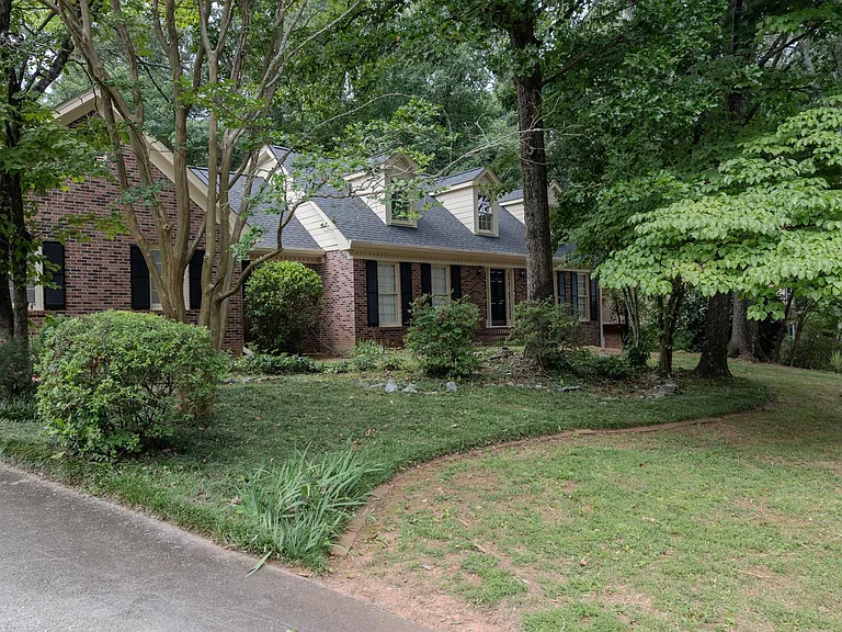 2858 Livsey Dr — Photo 3