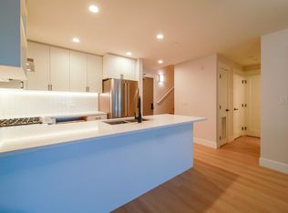 22265 Dewdney Trunk Rd #102, Maple Ridge, BC V2X 3J1