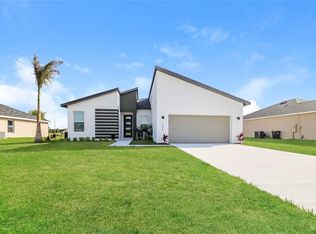 1055 Desmoines Ln, Poinciana, FL 34759