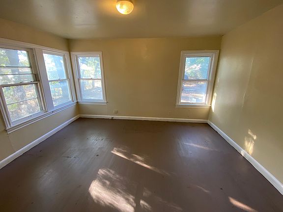 4th image of 144 Glenwood Ct #2