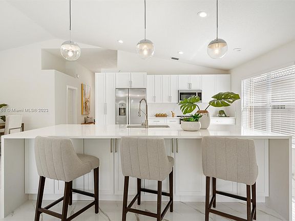 4th image of 7558 Sagunto St