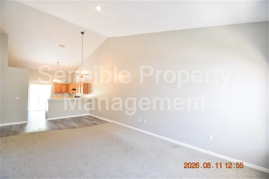 2 bed, 1076 sqft, $1,950 — Photo 2