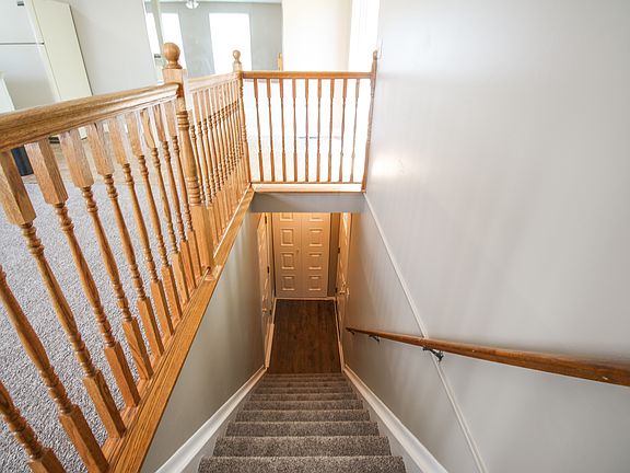 2nd image of 1406 Hobnail Ct