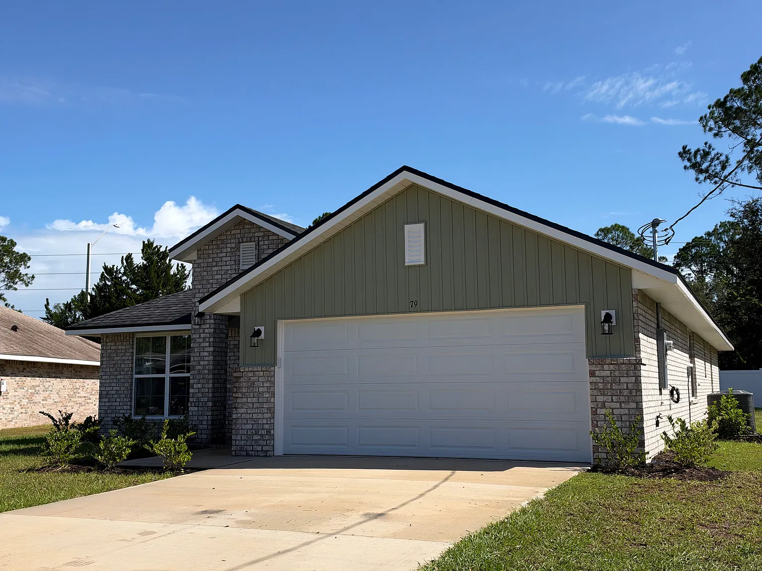 4 bed, 1820 sqft, $2,200 — Photo 2