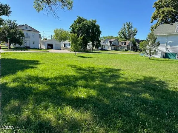 1202 E Rosser Ave, Bismarck, ND 58501