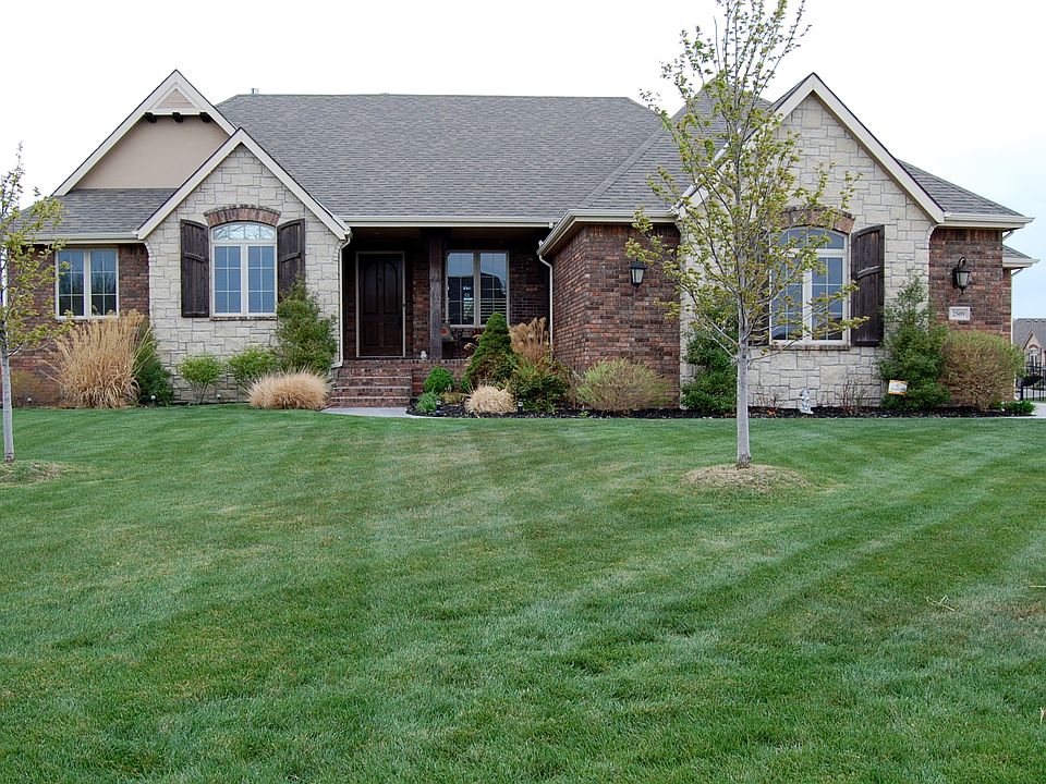 Gorgeous curb appeal