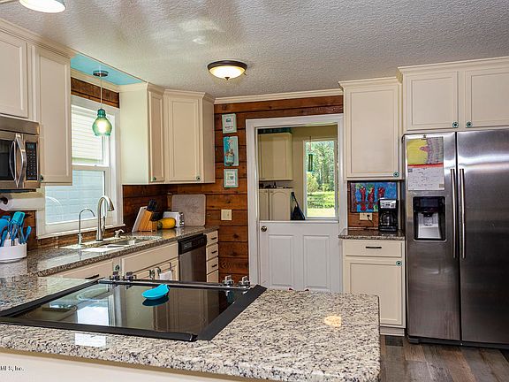 4th image of 14167 Tiki Ln