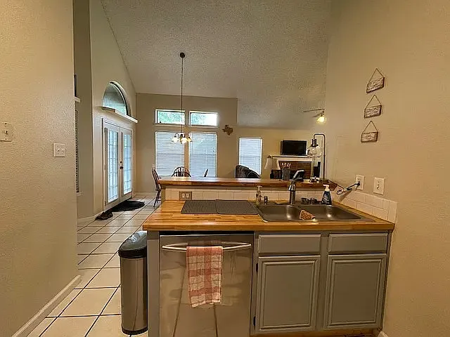 2062 Bronco Ln — Photo 8