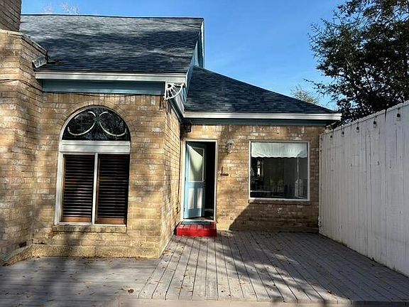 3rd image of 20011 Legend Oak Dr