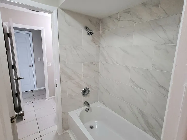 406 NE 24th Pl #2 — Photo 6