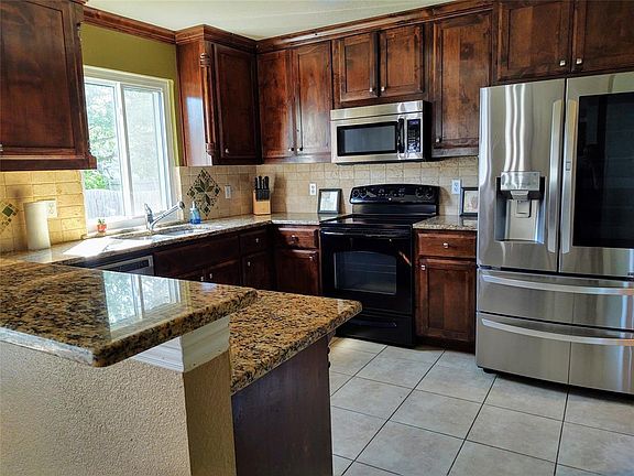 3rd image of 3536 Cattlebaron Dr