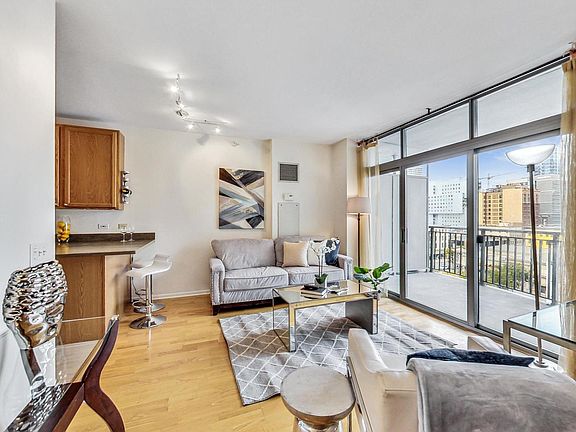 2nd image of 600 N Dearborn St APT 807